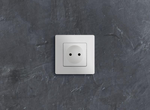 Розетка 1-м СП Etika 16А IP20 250В 2P без заземл. немецк. стандарт винтов. клеммы механизм бел. IEK 672220