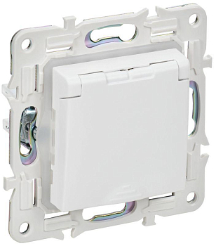 Розетка 1-м SKANDY 16А IP44 с заземл. защ. шторки с крышкой SK-R11W арктич. бел. IEK SK-R16-16-44-K01