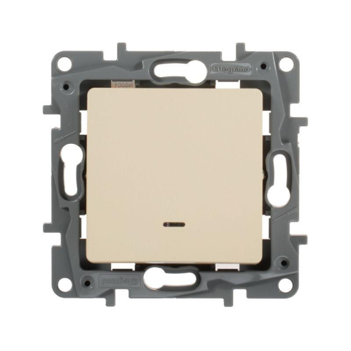 Выключатель 1-кл. СП Etika 10А IP20 250В 10AX с подсветкой/индикацией безвинтов. зажимы механизм сл. кость IEK 672303