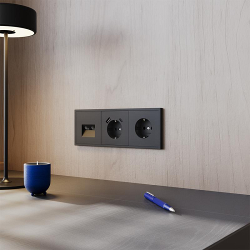Розетка 1-м СП S70 16А с USB A+С с заземл. защ. шторки механизм черн. матов. Voltum VLS040508