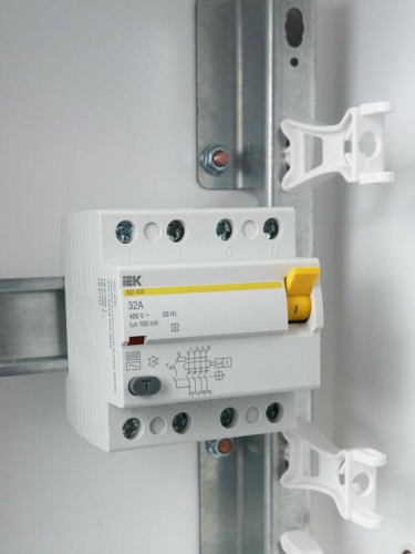 Выключатель дифференциального тока (УЗО) 4п 32А 100мА тип AC ВД1-63S KARAT IEK MDV12-4-032-100