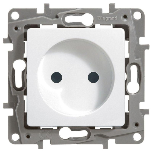 Розетка 1-м СП Etika 16А IP20 250В 2P без заземл. немецк. стандарт винтов. клеммы механизм бел. IEK 672220