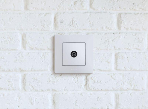 Розетка телевизионная проходная TV СП Etika 14дБ 5-862МГц механизм бел. IEK 672263