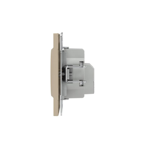 Розетка силовая KANT 2P+E без шторки ванильн. марципан DKC 7015033