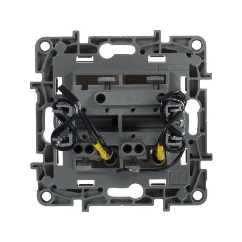 Выключатель 2-кл. СП Etika 10А IP20 250В 10AX с подсветкой/индикацией безвинтов. зажимы механизм сл. кость IEK 672304