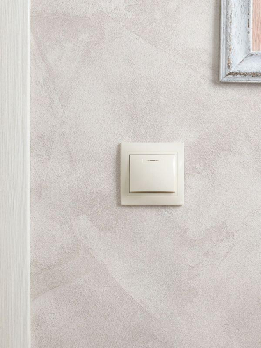 Выключатель 1-кл. СП Кварта 10А IP20 ВС10-1-1-ККм с индикацией крем. GENERICA EVK11-K33-10-DM