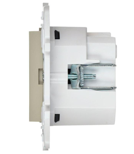 Розетка SKANDY 18Вт 16А с заземл. защ. шторки с USB C SK-R17B беж. IEK SK-R14-16-U14-018-K10