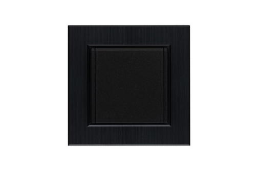 Розетка 1-м с крышкой Karea LINE STAR с заземл. чер. Makel 86054029