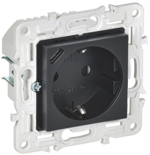 Розетка SKANDY 18Вт 16А с заземл. защ. шторки с USB C SK-R17Bl черн. IEK SK-R14-16-U14-018-K02