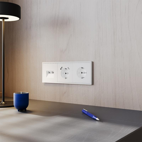 Розетка 1-м СП S70 16А с USB A+С с заземл. защ. шторки механизм бел. матов. Voltum VLS040502