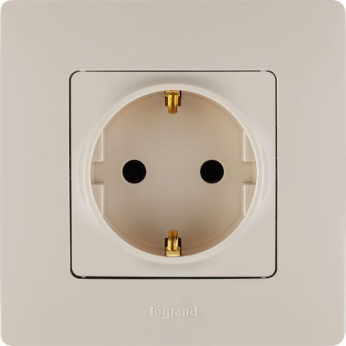 Розетка 1-м СП Etika 16А IP20 250В 2P+E с заземл. немецк. стандарт винтов. клеммы механизм сл. кость IEK 672321