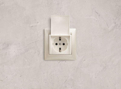 Розетка 1-м СП Valena 16А IP21 2P+E с заземл. защ. шторки с крышкой винты механизм бел. IEK 774422