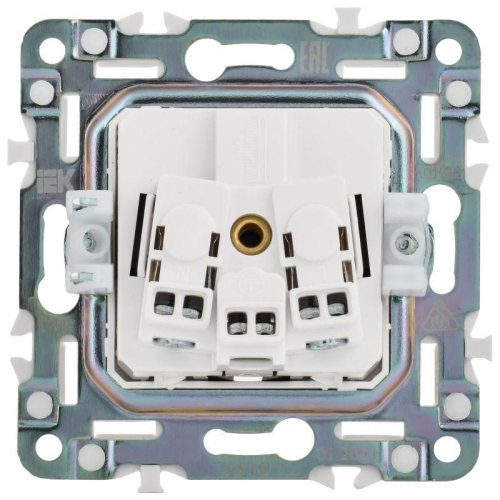 Розетка 1-м SKANDY 16А IP44 с заземл. защ. шторки с крышкой SK-R11N никель IEK SK-R16-16-44-K50