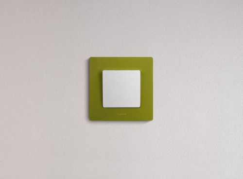 Выключатель 1-кл. СП Etika 10А IP20 250В 10AX безвинтов. зажимы механизм бел. IEK 672201