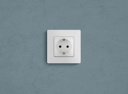 Розетка 1-м СП Etika 16А IP31 250В 2P+E с заземл. защ. шторки немецк. стандарт винтов. клеммы механизм бел. IEK 672222