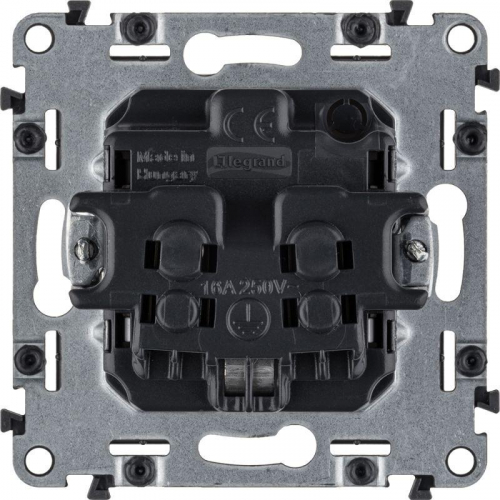 Механизм розетки 1-м СП Valena Life 16А IP20 250В 2P+E винт. клеммы алюм. Leg 753625