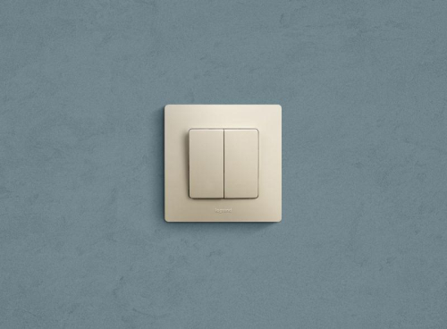 Выключатель 2-кл. СП Etika 10А IP20 250В 10AX безвинтов. зажимы механизм сл. кость IEK 672302