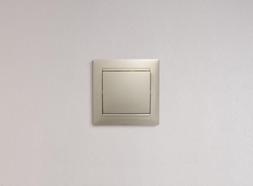 Выключатель 1-кл. СП Valena 10А IP31 250В механизм сл. кость IEK 774301