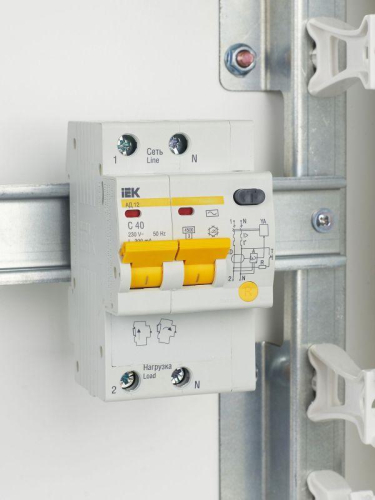 Выключатель автоматический дифференциального тока 2п C 40А 300мА тип AC 4.5кА АД-12 KARAT IEK MAD10-2-040-C-300