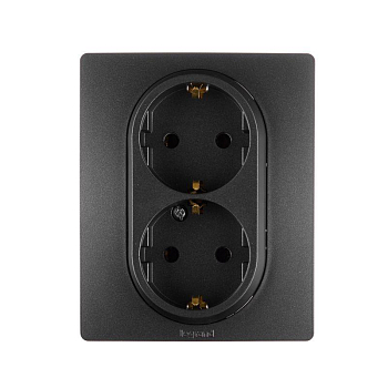 Розетка 2-м СП Etika 16А IP20 250В 2P+E с заземл. немецк. стандарт винт. клеммы в сборе антрацит Leg 672623