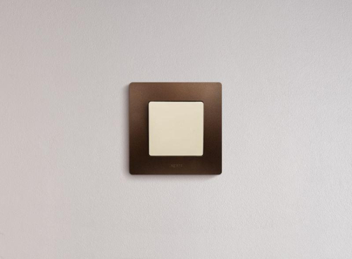 Выключатель 1-кл. СП Etika 10А IP20 250В 10AX безвинтов. зажимы механизм сл. кость IEK 672301