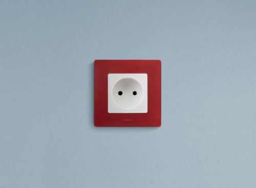 Розетка 1-м СП Etika 16А IP20 250В 2P без заземл. немецк. стандарт винтов. клеммы механизм бел. IEK 672220