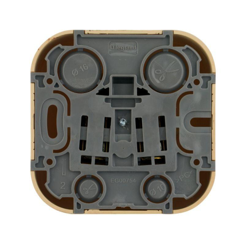 Розетка 1-м ОП Quteo 16А IP20 250В 2P+E с заземл. защ. шторки дерево IEK 782280